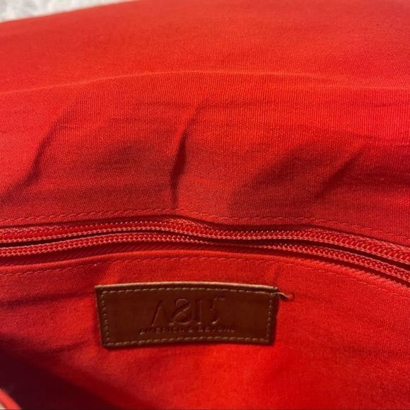 AMERICA‎ & Beyond Crossbody Purse - Picture 5 of 7